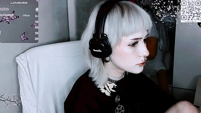 Snapshot of say_mary chatting on November 10, 2025, 1:43 pm say mary online show from November 10, 2025, 1:43 pm