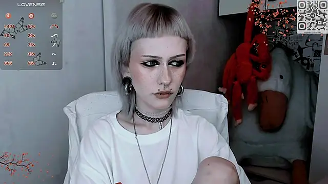 Snapshot of say_mary chatting on November 15, 2025, 11:51 am say mary online show from November 15, 2025, 11:51 am