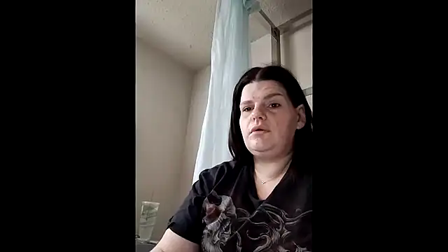 Snapshot of BeckiTooSweet chatting on October 16, 2025, 10:55 pm BeckiTooSweet online show from October 16, 2025, 10:55 pm