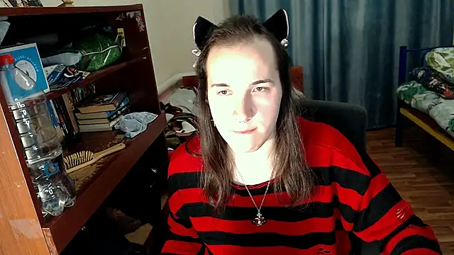 EvaMiron online show from March 6, 2025, 3:56 pm