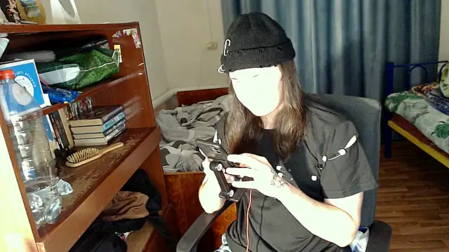 EvaMiron online show from March 10, 2025, 3:41 pm