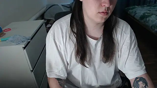 Snapshot of EvaMiron chatting on February 9, 2026, 12:31 pm EvaMiron online show from February 9, 2026, 12:31 pm