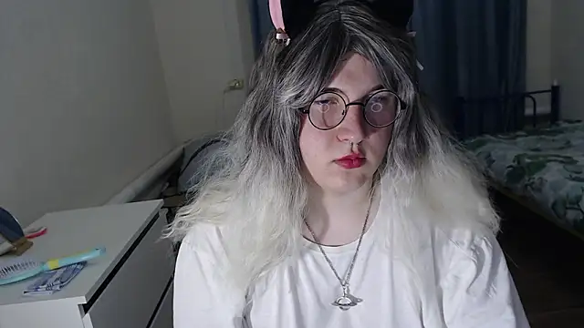 Snapshot of EvaMiron chatting on February 16, 2026, 3:41 pm EvaMiron online show from February 16, 2026, 3:41 pm