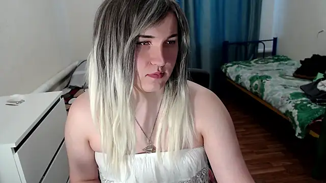 Snapshot of EvaMiron chatting on February 28, 2026, 1:34 pm EvaMiron online show from February 28, 2026, 1:34 pm