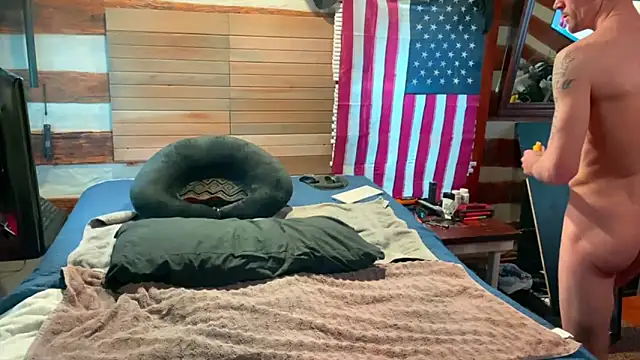 Snapshot of HARD_2QUIT chatting on March 22, 2025, 12:25 pm HARD 2QUIT online show from March 22, 2025, 12:25 pm