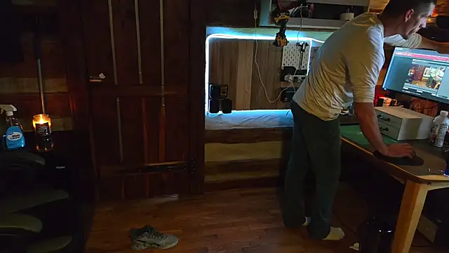 Snapshot of HARD_2QUIT chatting on October 5, 2025, 6:28 pm HARD 2QUIT online show from October 5, 2025, 6:28 pm