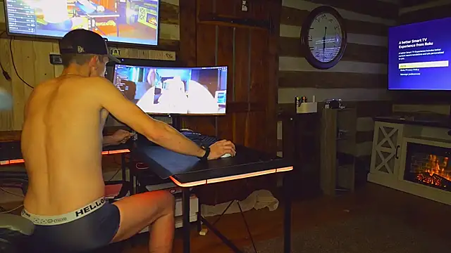 Snapshot of HARD_2QUIT chatting on November 12, 2025, 10:04 am HARD 2QUIT online show from November 12, 2025, 10:04 am