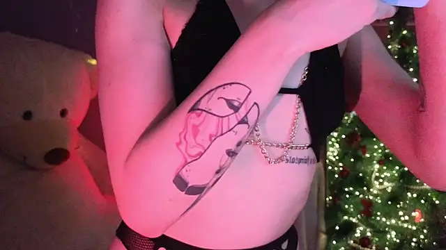 Snapshot of SandraBoyl chatting on December 20, 2025, 2:40 am SandraBoyl online show from December 20, 2025, 2:40 am