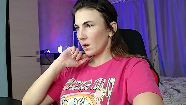 Daniela Cooperr online show from October 18, 2025, 6:19 pm