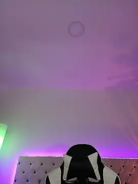 Elektra Queen online show from December 17, 2025, 1:17 pm