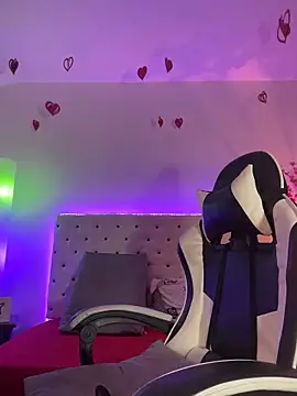 Snapshot of Elektra_Queen chatting on March 2, 2026, 1:29 pm Elektra Queen online show from March 2, 2026, 1:29 pm