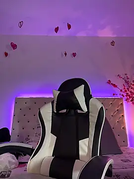 Snapshot of Elektra_Queen chatting on March 16, 2026, 1:26 pm Elektra Queen online show from March 16, 2026, 1:26 pm