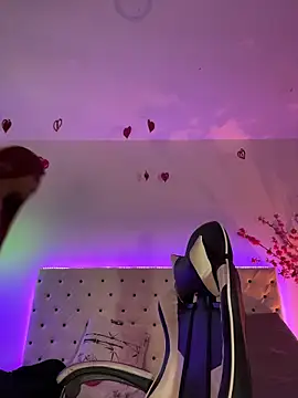 Snapshot of Elektra_Queen chatting on March 21, 2026, 1:05 pm Elektra Queen online show from March 21, 2026, 1:05 pm