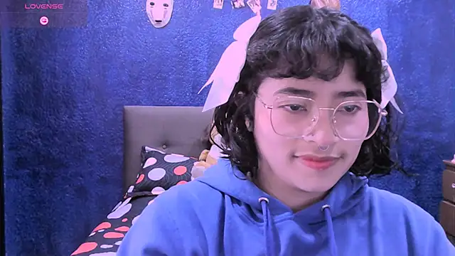 NinaYellow online show from November 21, 2025, 1:10 pm