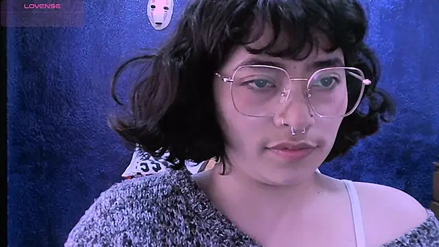 NinaYellow online show from December 2, 2025, 1:50 pm