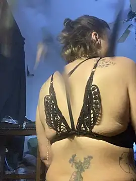 Snapshot of Everlyrose27 chatting on December 6, 2024, 8:15 am Everlyrose27 online show from December 6, 2024, 8:15 am