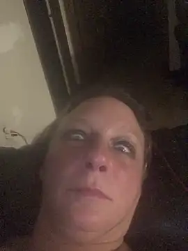 Snapshot of Everlyrose27 chatting on December 15, 2024, 7:24 am Everlyrose27 online show from December 15, 2024, 7:24 am