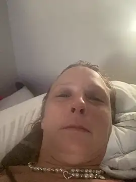 Snapshot of Everlyrose27 chatting on December 17, 2024, 2:33 pm Everlyrose27 online show from December 17, 2024, 2:33 pm