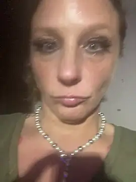 Snapshot of Everlyrose27 chatting on December 18, 2024, 3:37 am Everlyrose27 online show from December 18, 2024, 3:37 am