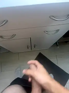 Snapshot of Mecchaud06 chatting on October 23, 2025, 1:43 pm Mecchaud06 online show from October 23, 2025, 1:43 pm