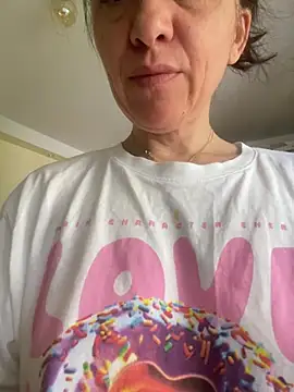 Snapshot of emillyjames chatting on July 21, 2026, 10:06 am emillyjames online show from July 21, 2026, 10:06 am