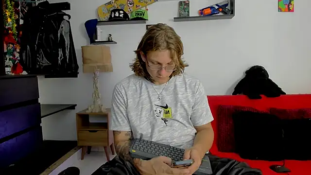 Snapshot of Tom_Krakow chatting on January 16, 2025, 6:59 pm Tom Krakow online show from January 16, 2025, 6:59 pm