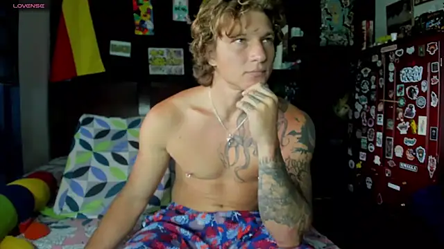 Snapshot of Tom_Krakow chatting on September 18, 2025, 6:54 pm Tom Krakow online show from September 18, 2025, 6:54 pm