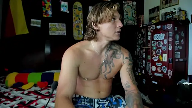 Snapshot of Tom_Krakow chatting on October 23, 2025, 8:51 pm Tom Krakow online show from October 23, 2025, 8:51 pm