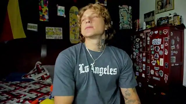 Snapshot of Tom_Krakow chatting on October 28, 2025, 3:47 pm Tom Krakow online show from October 28, 2025, 3:47 pm