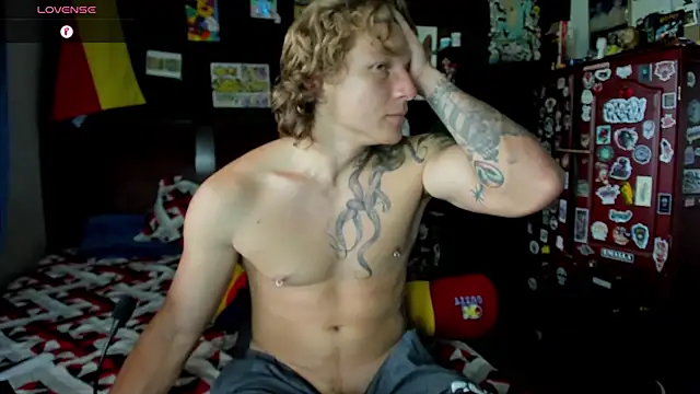 Snapshot of Tom_Krakow chatting on November 5, 2025, 7:14 pm Tom Krakow online show from November 5, 2025, 7:14 pm