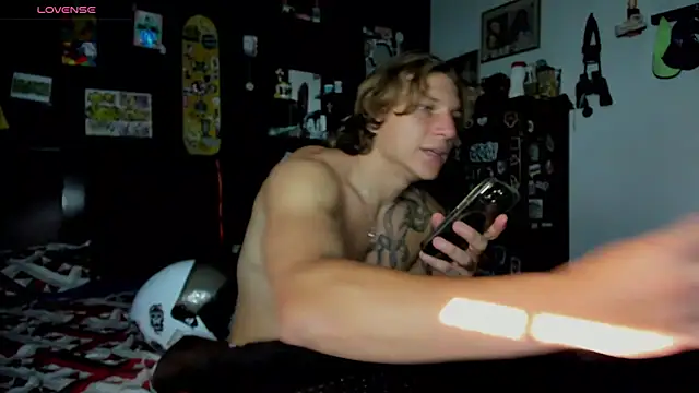 Snapshot of Tom_Krakow chatting on November 10, 2025, 9:47 pm Tom Krakow online show from November 10, 2025, 9:47 pm