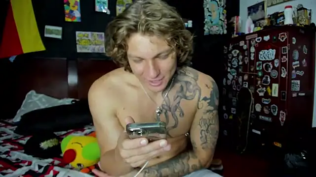 Snapshot of Tom_Krakow chatting on November 15, 2025, 9:11 pm Tom Krakow online show from November 15, 2025, 9:11 pm