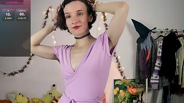 Snapshot of Violet_Veliya chatting on October 25, 2025, 3:29 pm Violet Veliya online show from October 25, 2025, 3:29 pm