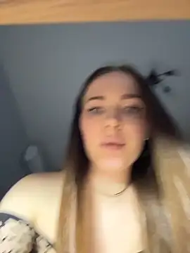 Snapshot of -SweetDi- chatting on April 14, 2026, 7:31 pm -SweetDi- online show from April 14, 2026, 7:31 pm