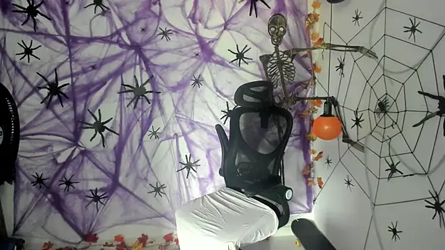 DmitriSanders online show from October 6, 2025, 3:53 pm