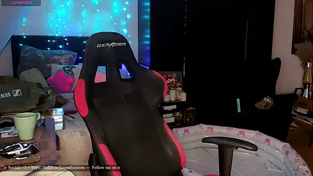 Lisaonthemoon online show from July 5, 2026, 6:48 pm