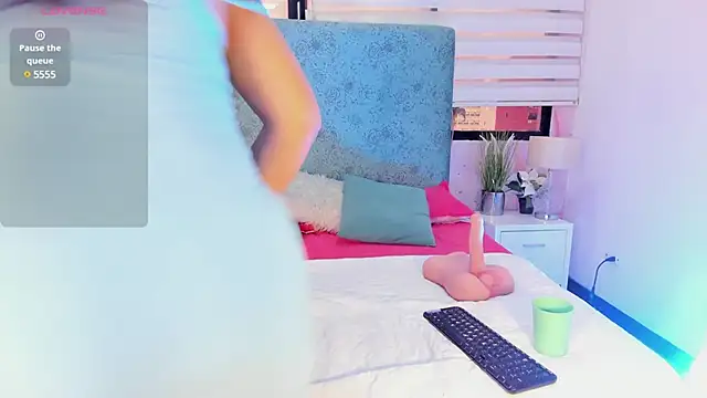 Nahomi Wild online show from February 2, 2025, 8:08 pm