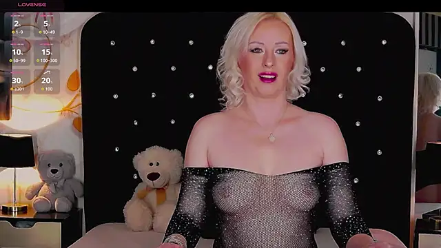 Snapshot of OliviaShaw23 chatting on November 26, 2025, 10:44 pm OliviaShaw23 online show from November 26, 2025, 10:44 pm