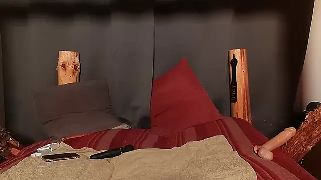 Snapshot of Erika__Dan chatting on December 20, 2025, 10:06 pm Erika Dan online show from December 20, 2025, 10:06 pm