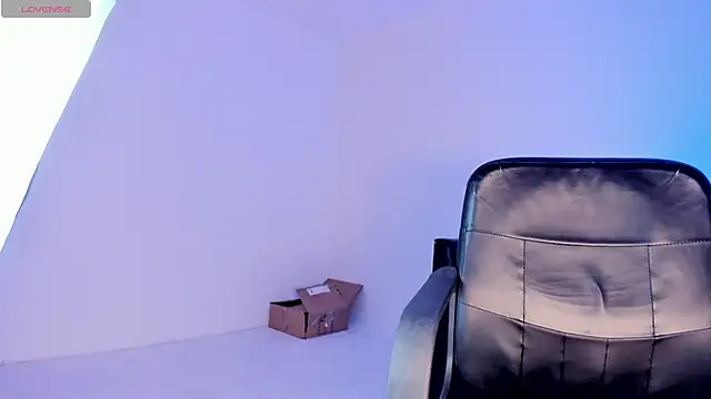 Snapshot of alicee_smithh1 chatting on December 2, 2025, 8:15 pm alicee smithh1 online show from December 2, 2025, 8:15 pm