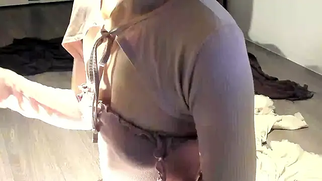 Snapshot of Lily_0000 chatting on January 17, 2026, 1:05 pm Lily 0000 online show from January 17, 2026, 1:05 pm