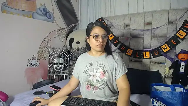 KEYRA-MILLER- online show from October 23, 2025, 2:55 am