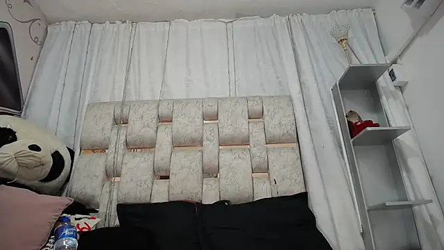 KEYRA-MILLER- online show from March 21, 2026, 1:43 am