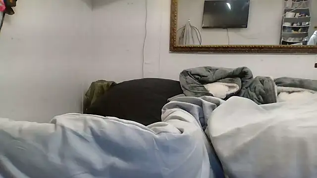 johnloonng online show from March 6, 2025, 9:47 am