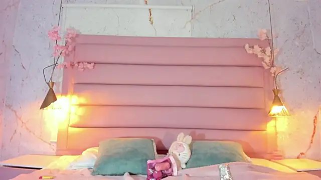 Lezy  online show from October 16, 2025, 7:37 pm