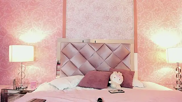 Lezy  online show from October 31, 2025, 7:37 pm