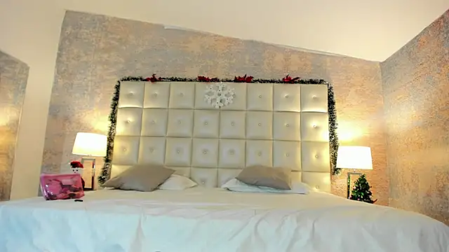 Snapshot of Lezy_ chatting on December 21, 2025, 7:32 pm Lezy online show from December 21, 2025, 7:32 pm