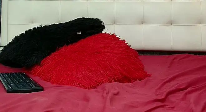 Cloeandtyfanny online show from April 16, 2026, 9:39 pm