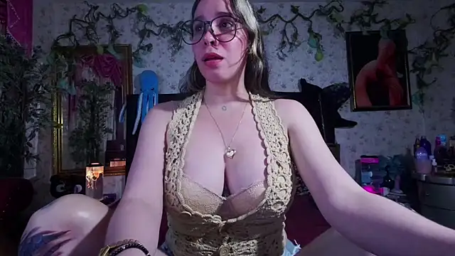Elizabeth77  online show from October 9, 2025, 10:30 pm