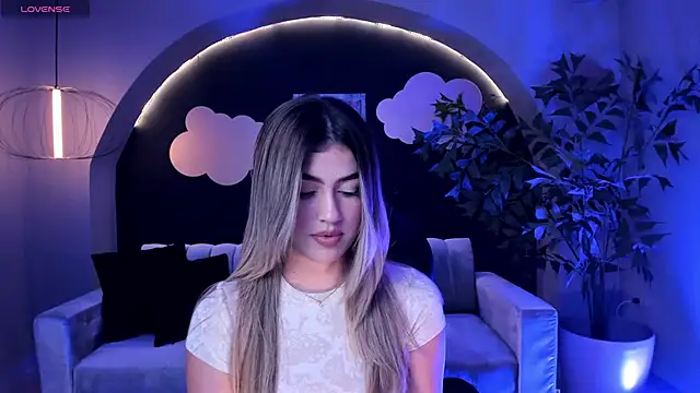 PaulinaSantos  online show from March 1, 2025, 7:04 pm